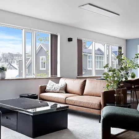 Down Town Rvk Shopping Street Living Apartment